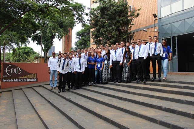 Interação entre alunos marca visita à Escola de Música de Brasília